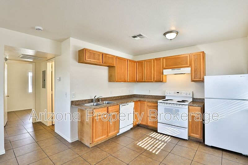1st image of 39 N San Jose APT 201