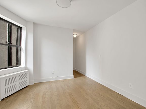 3rd image of 414 W 49th St APT 3C
