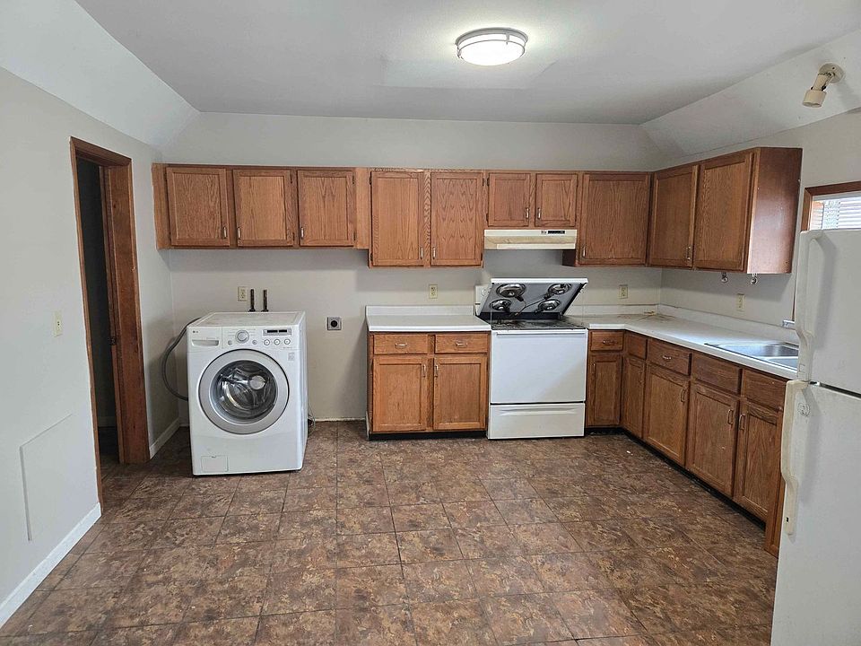1st image of 220 Sara St #2