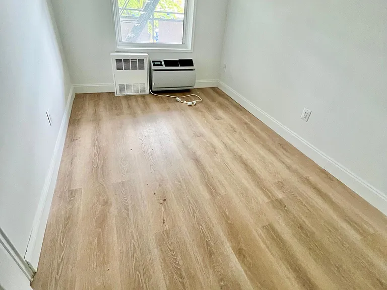 1910 Parsons Blvd #2H — Photo 14