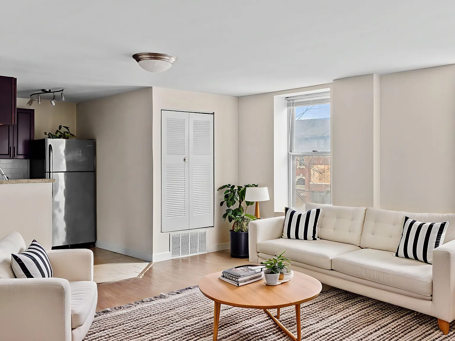 5555 Pershing Ave — Photo 3