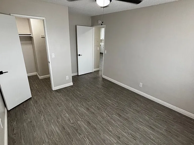 Circle City Apartments — Photo 8