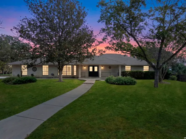 360 BEAR RIDGE DR, La Vernia, TX 78121