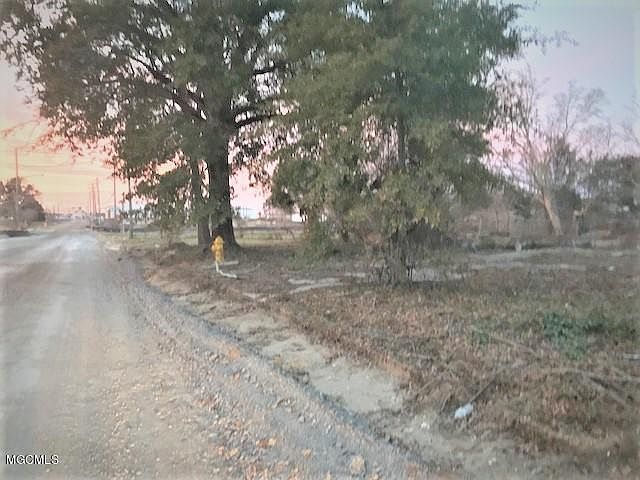 2nd image of 382 Lee St