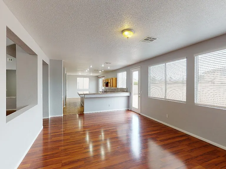 377 Ravensmere Ave — Photo 15