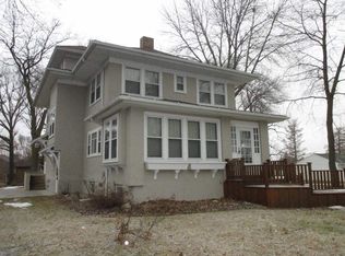 805 13th St, Grundy Center, IA 50638