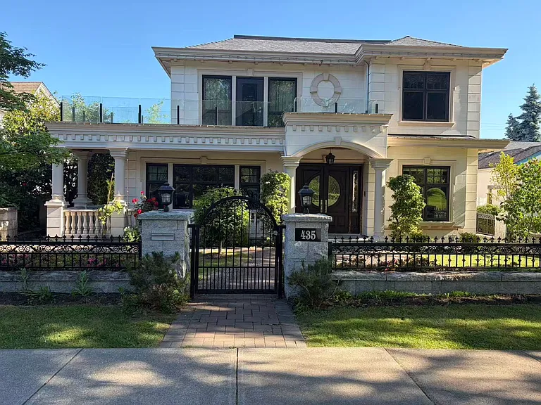 435 W 29th Ave — Photo 1