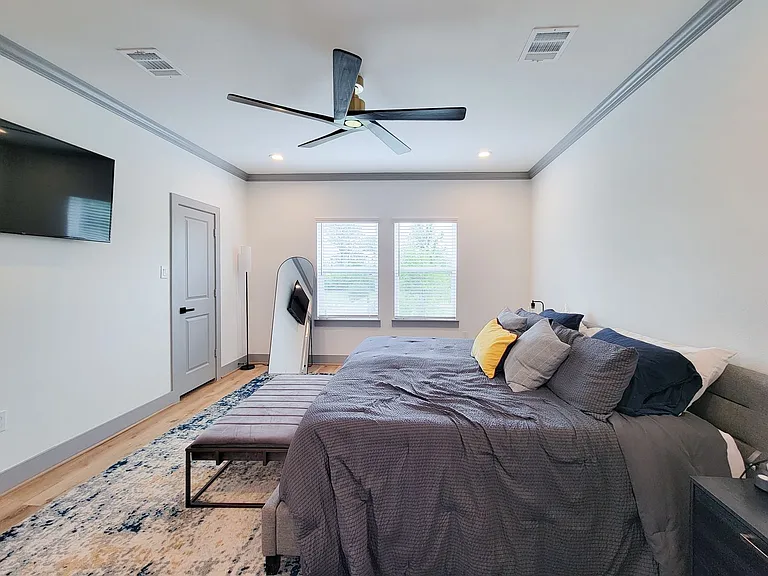 6520 Couch St — Photo 26