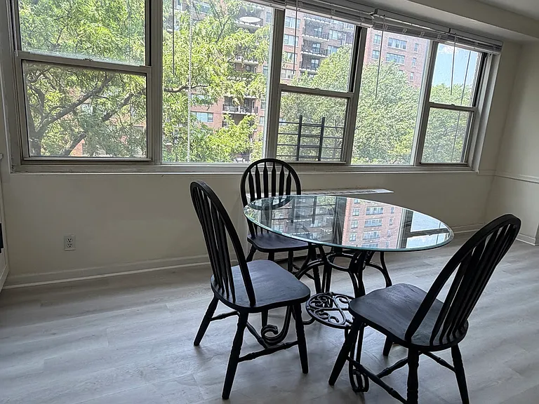 201 Saint Pauls Ave #5G — Photo 6