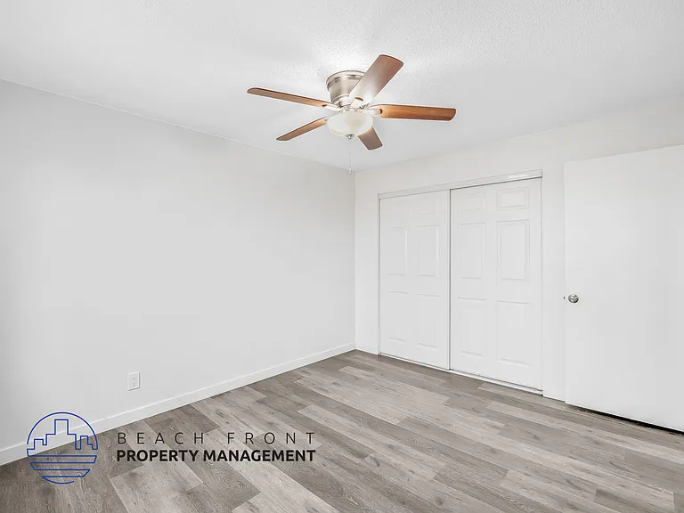 1576 Elm Ave — Photo 14
