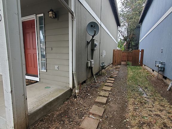 4th image of 6020 NE 33rd Cir