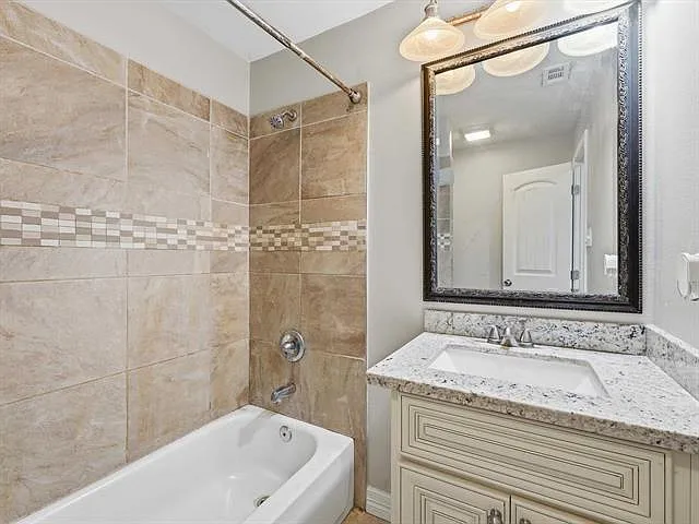 4261 Carlene — Photo 32