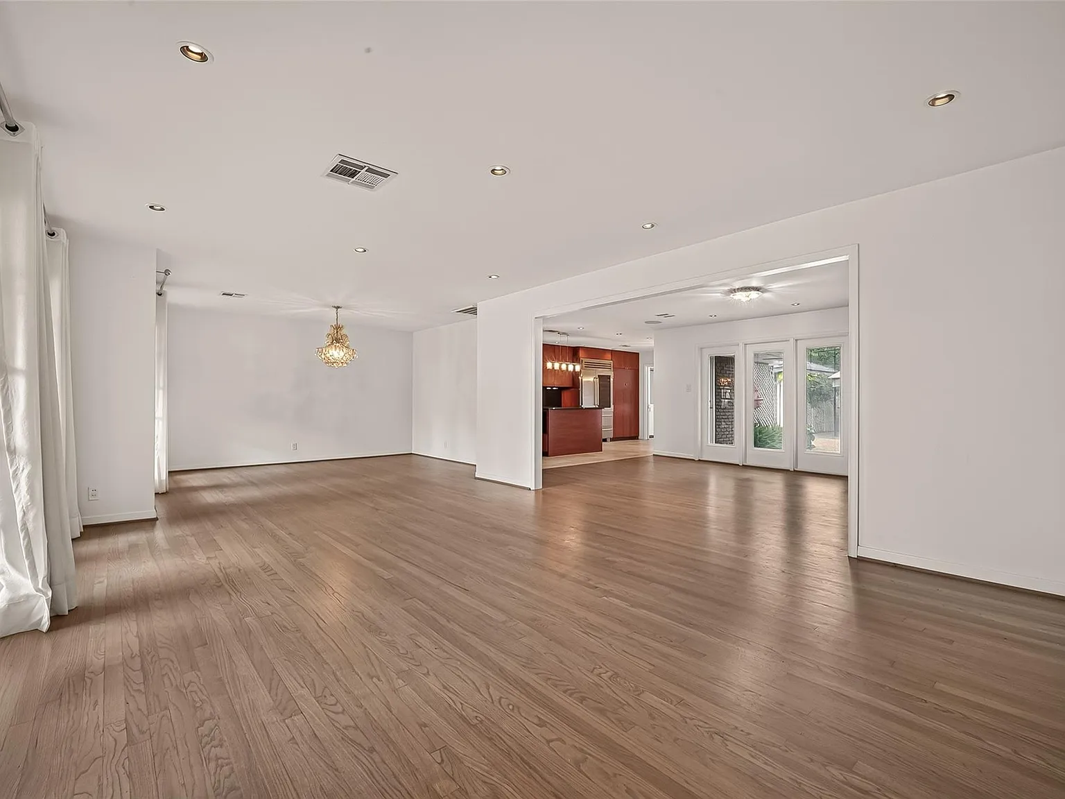 3 bed, 2.0 bath, 2125 sqft, $5,200 — Photo 4