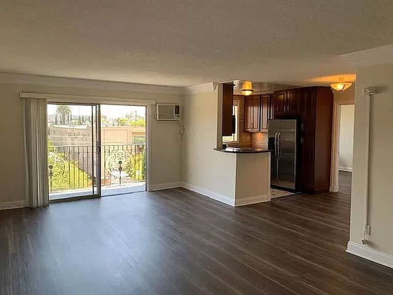 1259 N Ardmore Ave — Photo 19