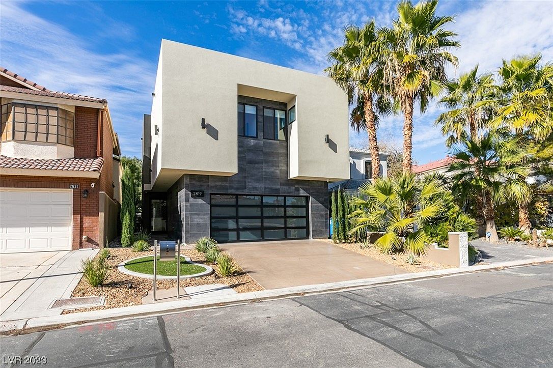 2819 Queens Courtyard Dr