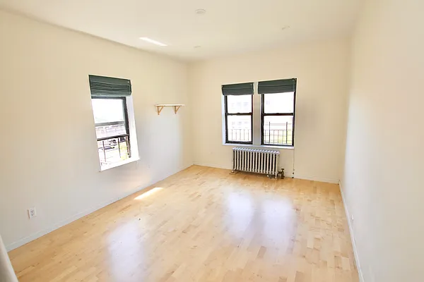 Sold by Remax City Square | media 12