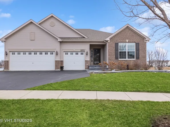 1571 Powderhorn Dr, Volo, IL 60020