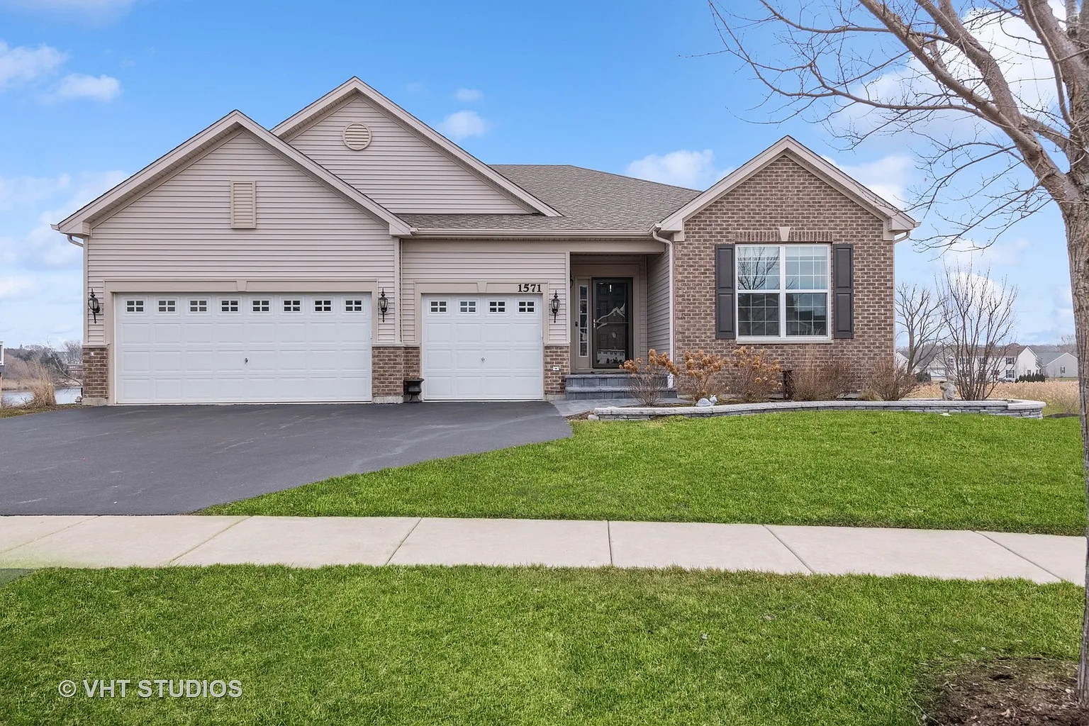 1571 Powderhorn Dr photo 1