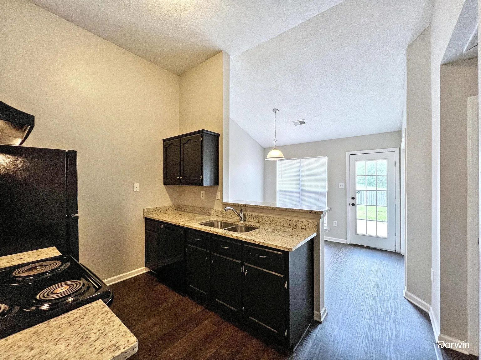 3 bed, 2.0 bath, 1155 sqft, $1,765 — Photo 2
