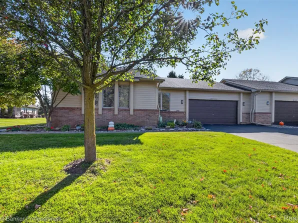 8421 Solca Dr, White Lake, MI 48386