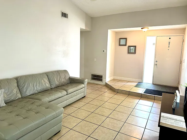 641 Macduff Ln #A — Photo 4