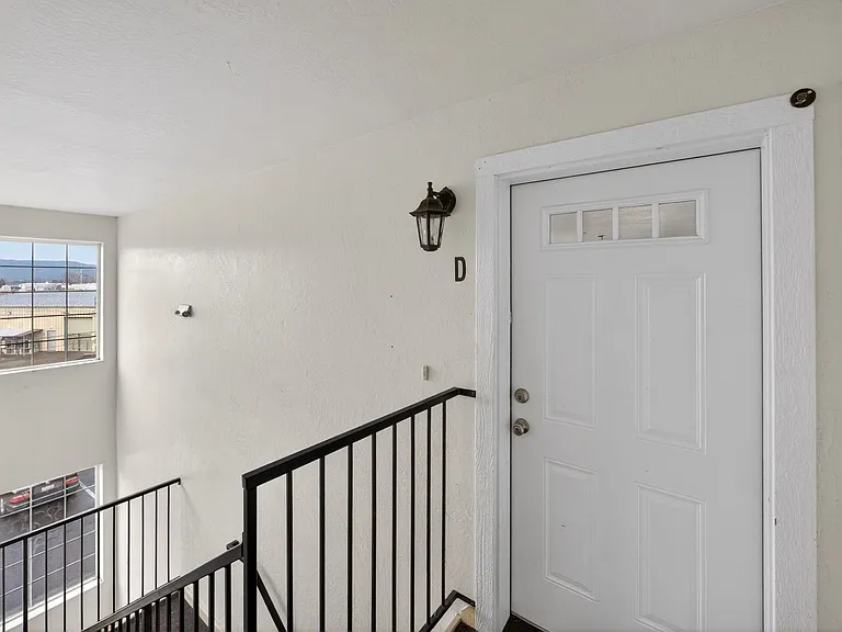 2533 Corona Ave #C — Photo 4