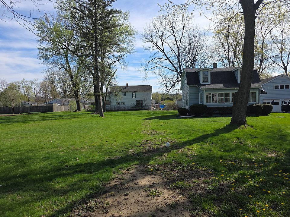 2nd image of 1169 Woodbine Ave