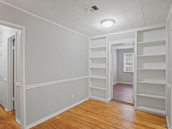 3rd image of 1246 Avondale Rd