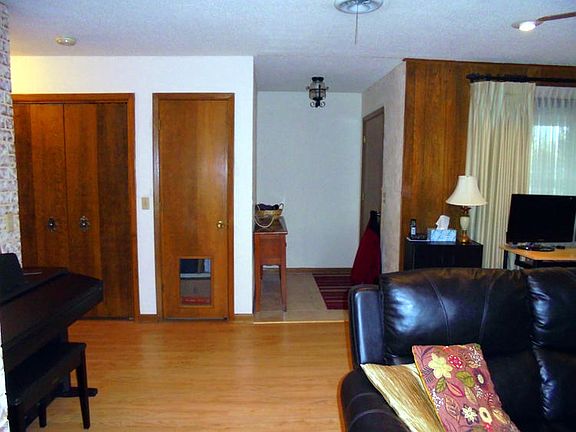 2nd image of 408 Bennett Dr