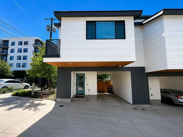 913 Duncan Ln #201 — Photo 1