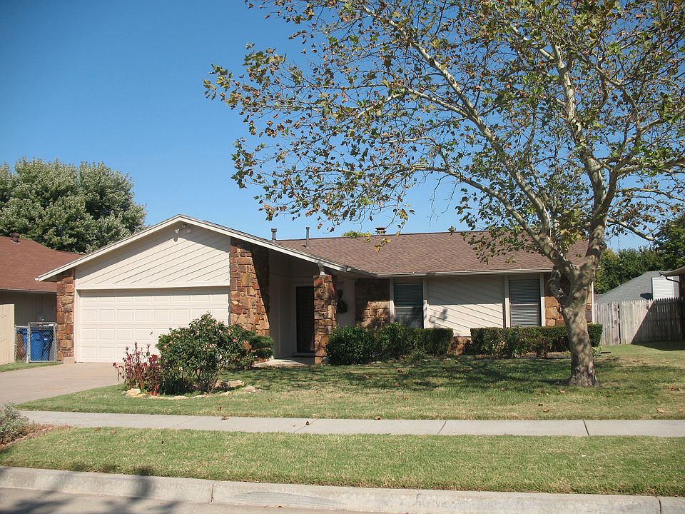 Move in ready, well maitained home on quiet street.