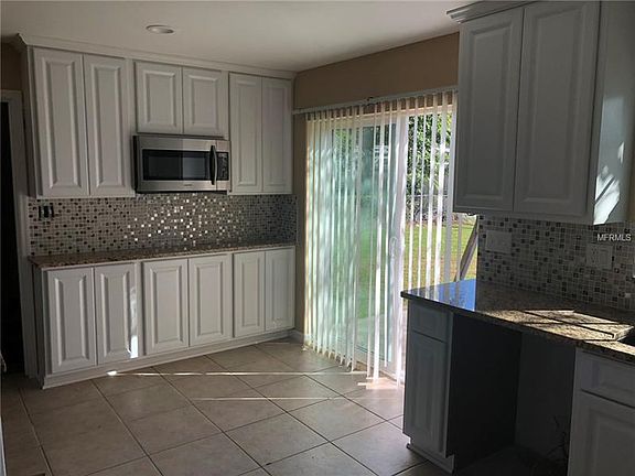 4th image of 555 Floral Dr