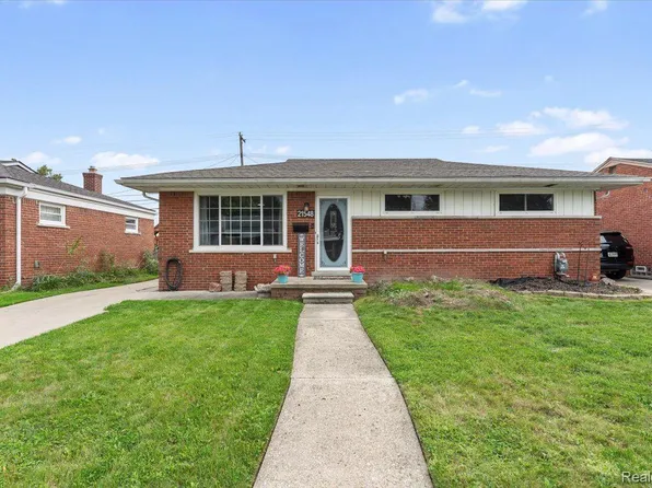 21548 Barton St, Saint Clair Shores, MI 48081