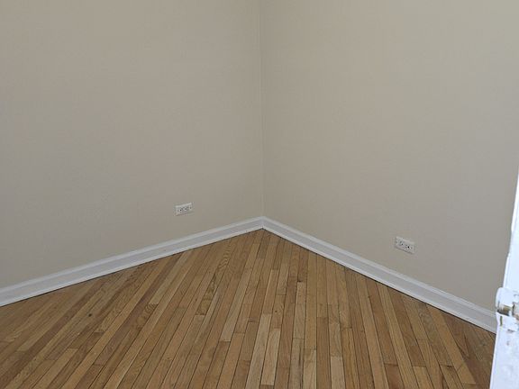 3rd image of 906 N California Ave APT 2R