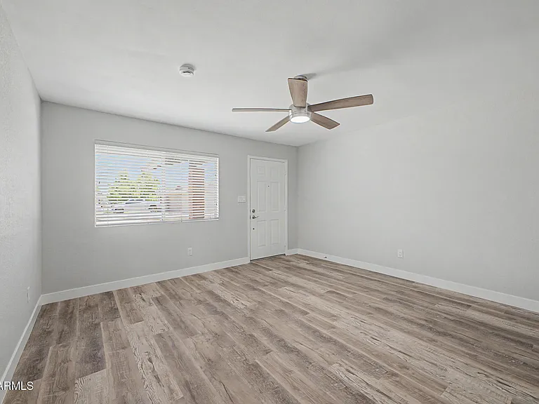 1432 S Oracle — Photo 4