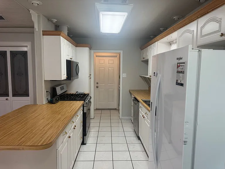 305 Wilson St — Photo 5