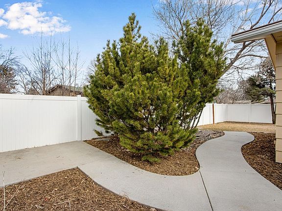 5th image of 300 Ruth St