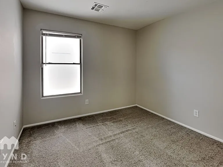 714 E Lovegrass Dr — Photo 13