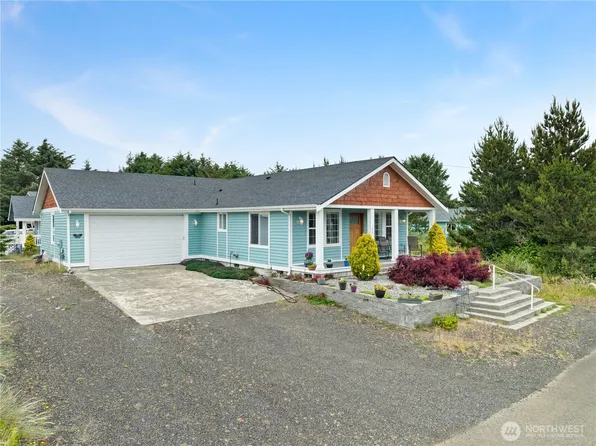 198 Clover Street NW, Ocean Shores, WA 98569