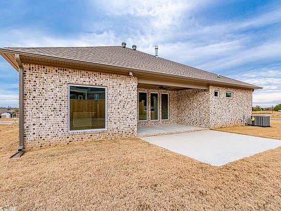 4th image of 2605 Lilac Dr