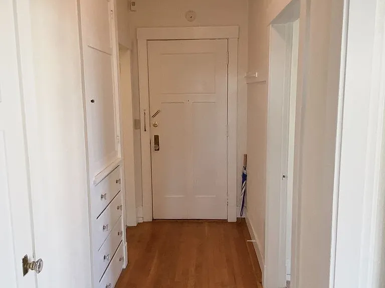 St Florence Apartments — Photo 13