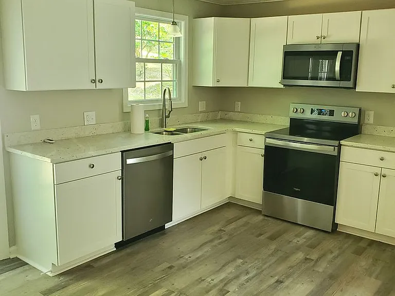 124 Winston Rd — Photo 3