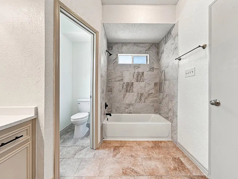 2207 Lancaster Gate Cv — Photo 9