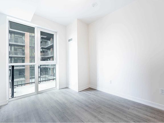 4th image of 2300 Saint Clair Ave W #418