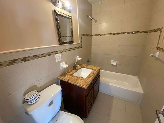 5th image of 729 E 212th St APT 3R