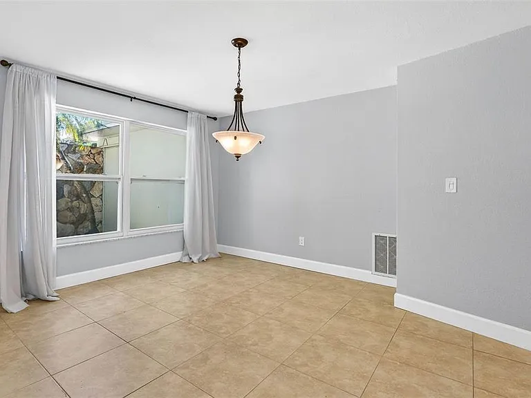 2111 Paddock Cir — Photo 15