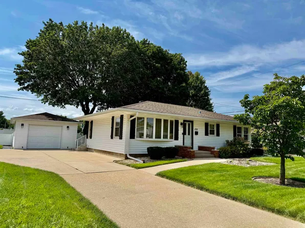 2138 Wynnewood Ln, Peru, IL 61354