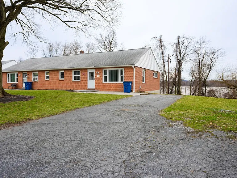 2305 River Rd — Photo 6