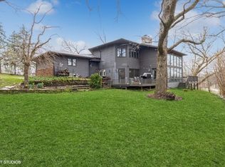 155 Forestview Dr, Elgin, IL 60120