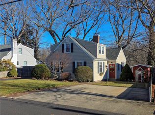 77 Pinecrest Dr, Pawtucket, RI 02861